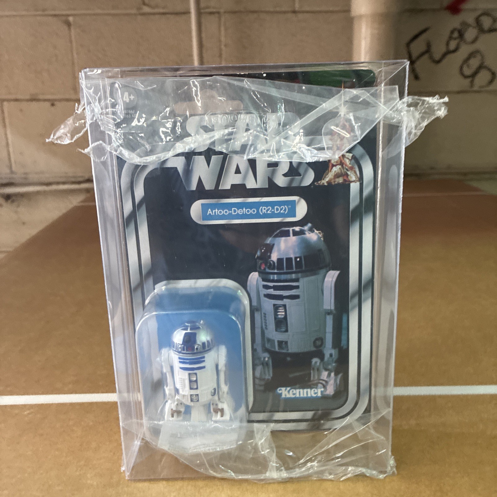 Hasbro Star Wars TVC VC149 Episode IV: A New Hope Artoo-Detoo/R2-D2 MOC w/ Case