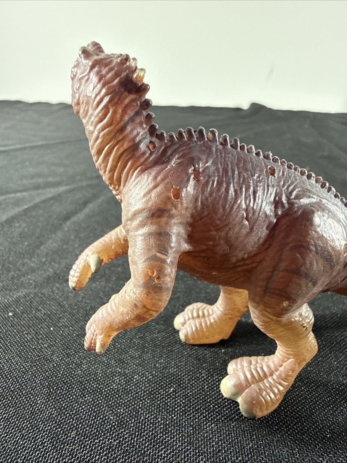 Vintage Disney Dinosaur Movie Skelechangers NEERA IN DANGER Mattel 2000 Kron