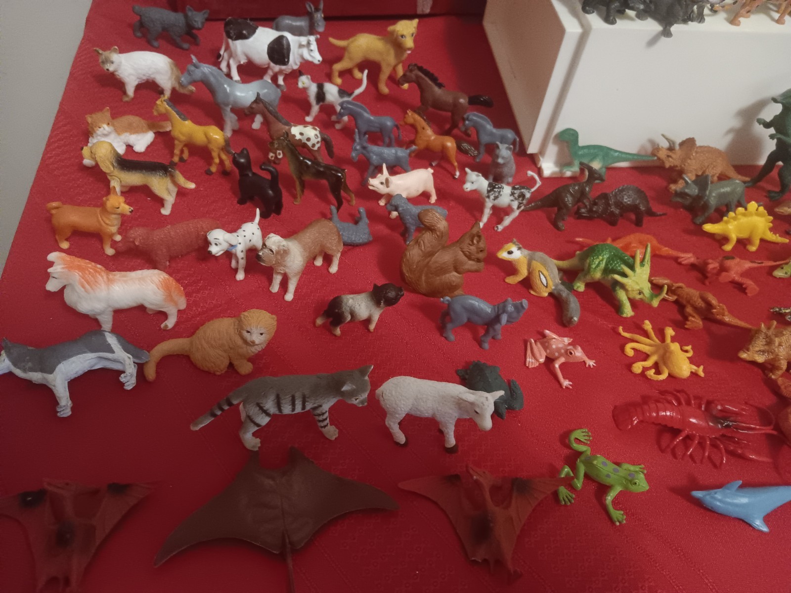 SMALL ANIMAL LOT OF 180 JUNGLE SEA DINOSAURS ZOO REPTILES FARM HARD PLASTIC TOYS