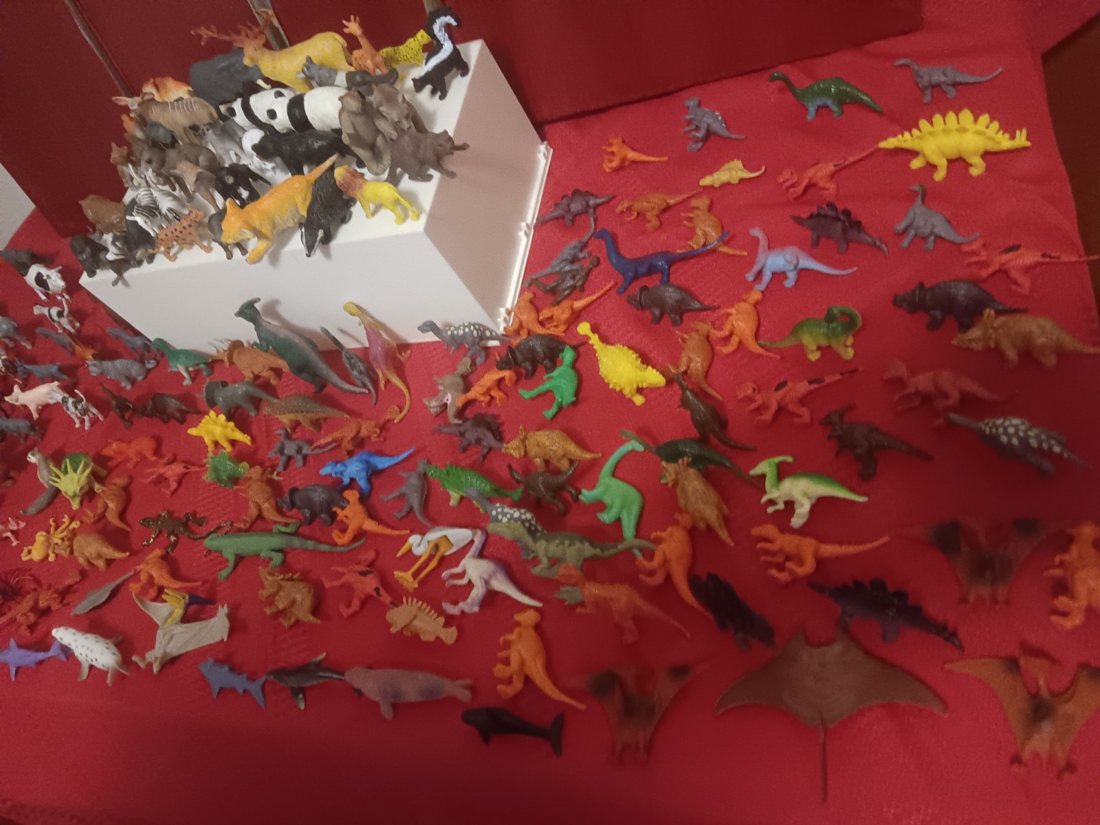 SMALL ANIMAL LOT OF 180 JUNGLE SEA DINOSAURS ZOO REPTILES FARM HARD PLASTIC TOYS