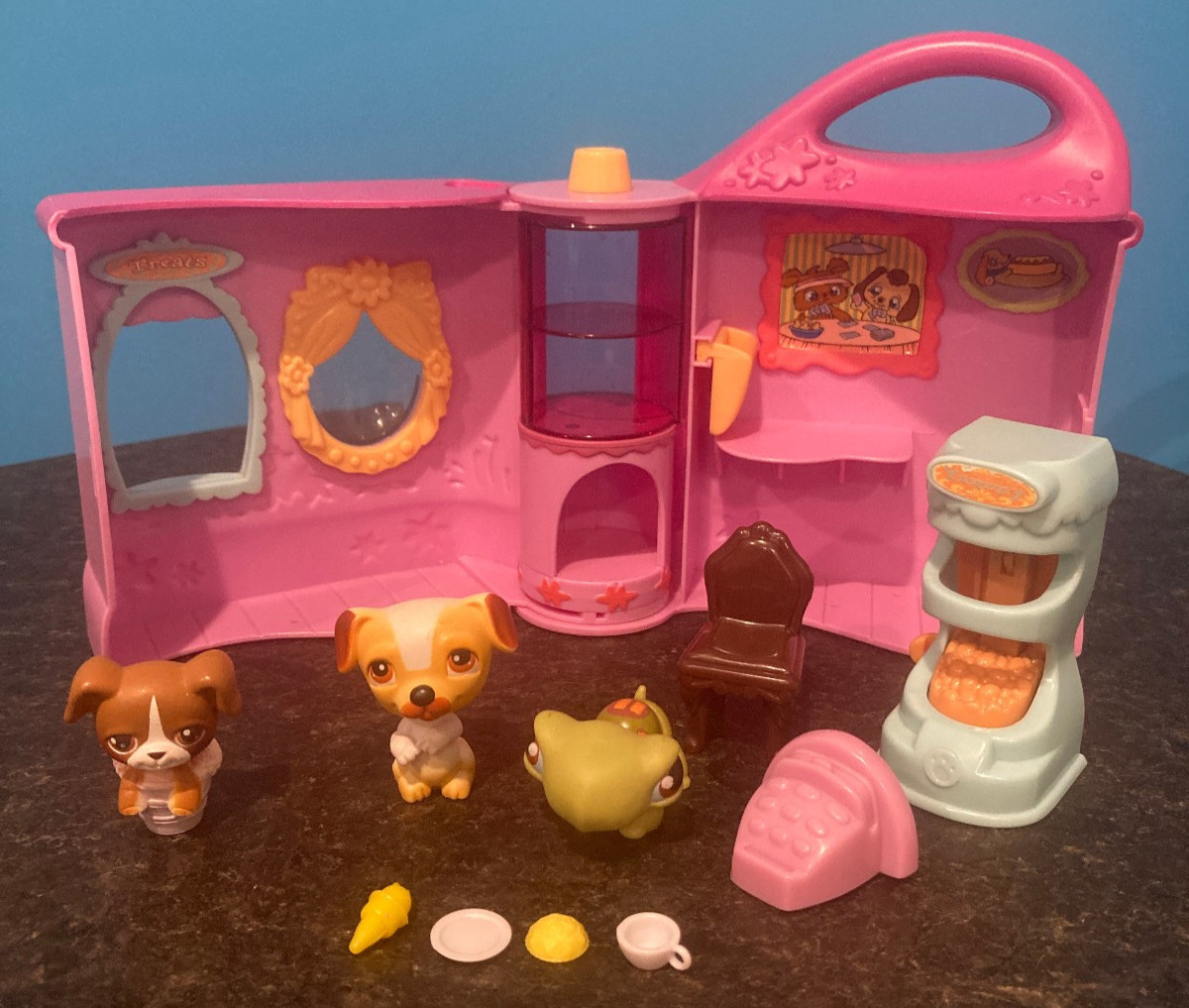 Littlest Pet Shop Doggie Diner playset Jack Russell puppy dog #40 turtle #8 accs