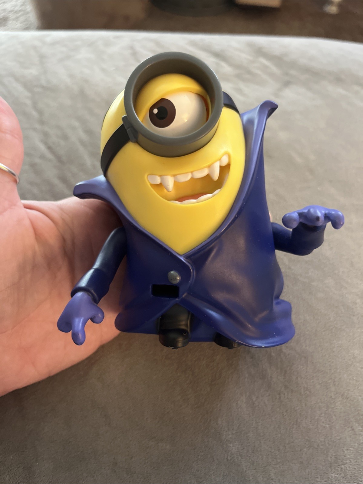 Gone Batty Stuart Vampire Minion Deluxe Action Figure Thinkway Toys 4.5″ 20182