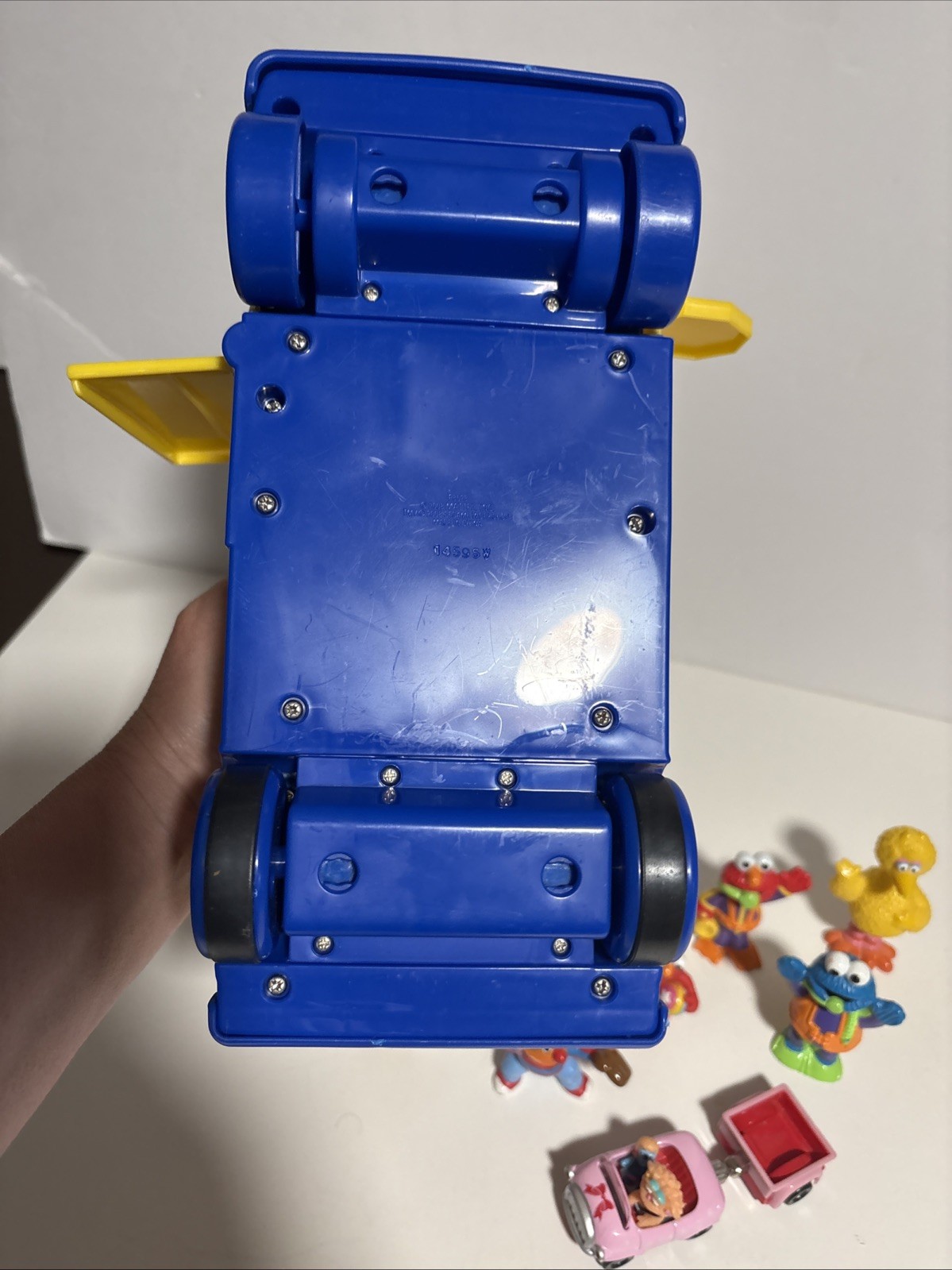 Sesame Street School Bus Figures Cookie Monster Grouch Grover Ernie Zoey Elmo