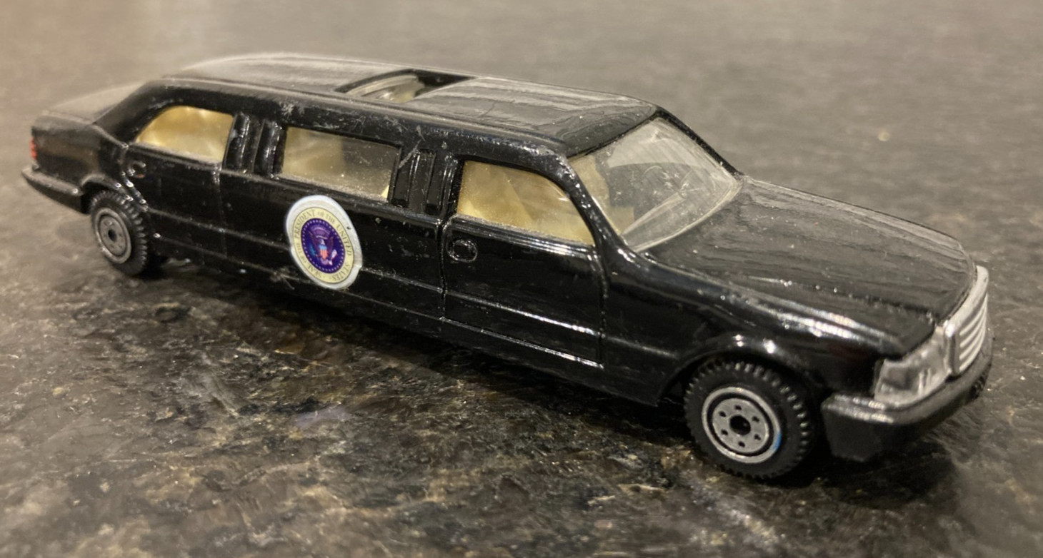 Presidential Limousine black sunroof diecast model Rolls Limo w crest seal USA