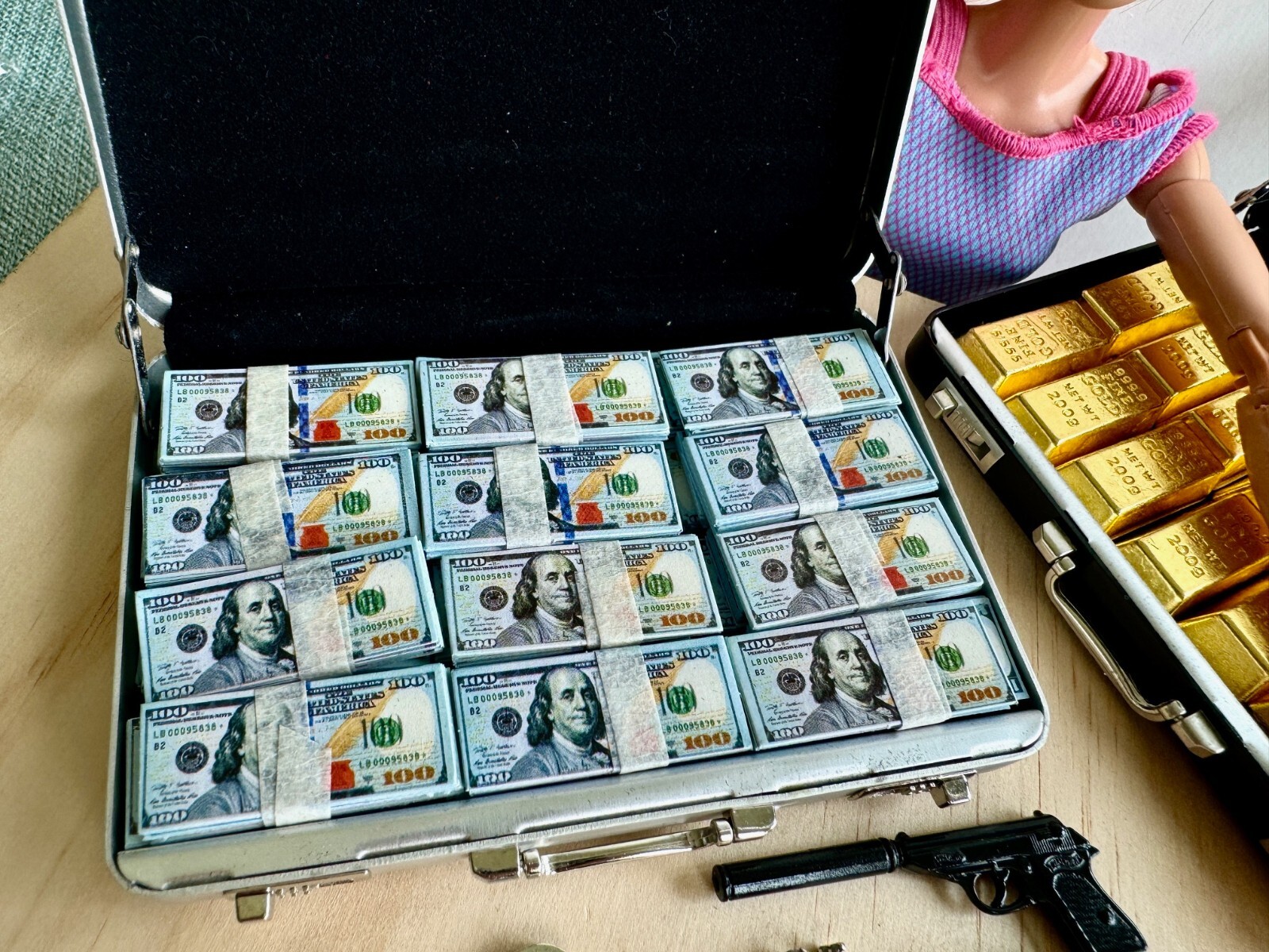 1:6 miniature Suitcase gold bars cash pistol cigarette handcuff gun Money bills