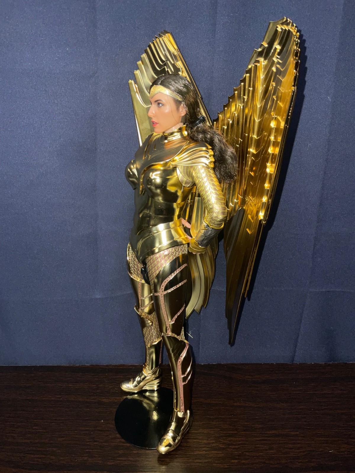 Hot Toys Wonder Woman 1984 Golden Armor – Loose – 1/6 Scale 12 inch scale Figure