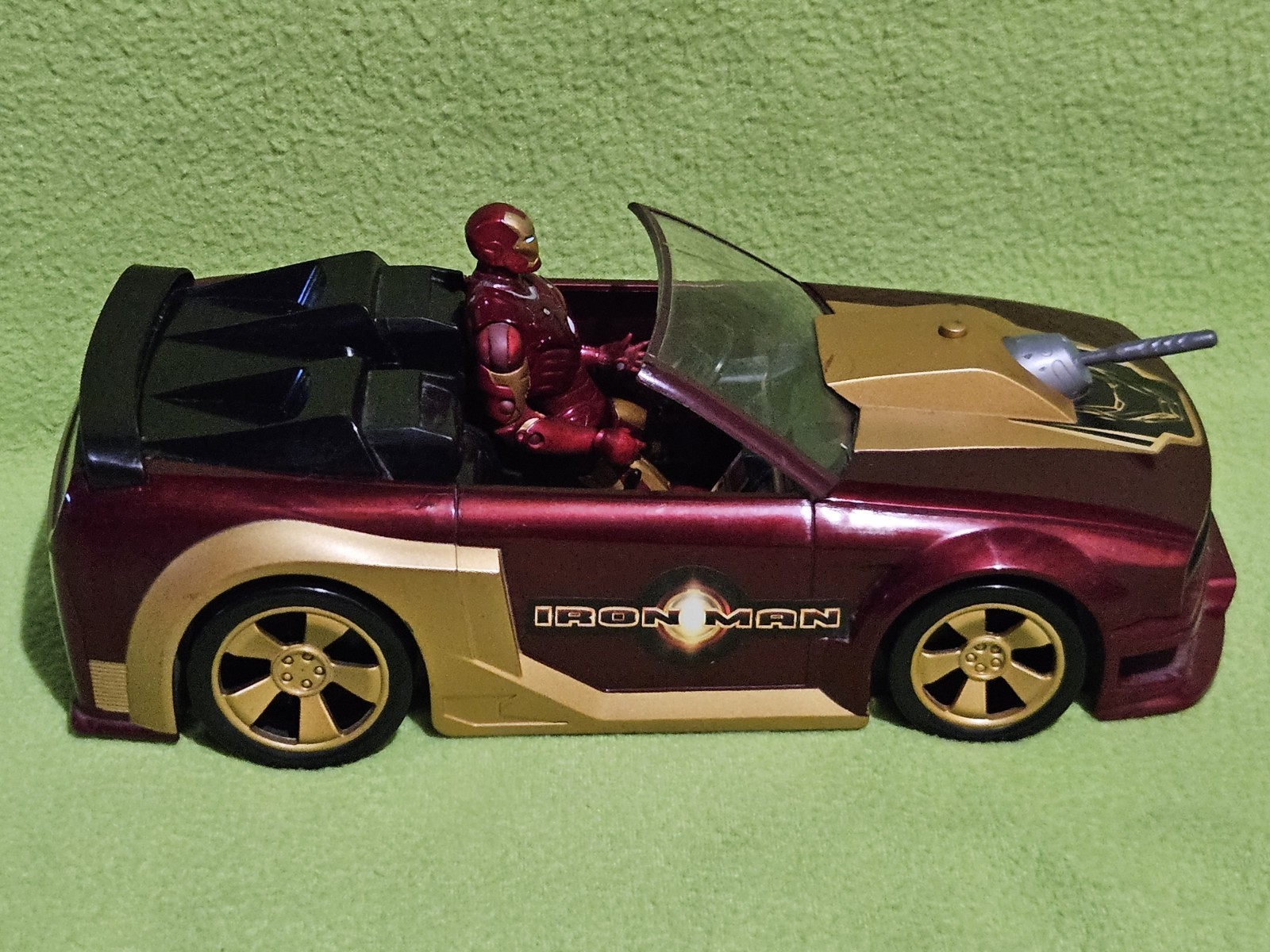 2008 Iron Man 12″ Mustang Sports Car & Figure By Hasbro – Free Shipping!!!
