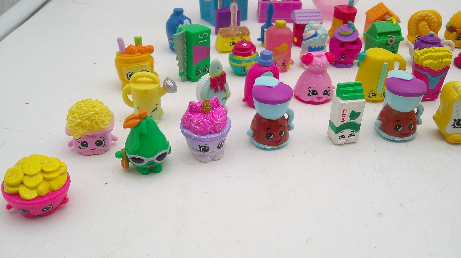 Shopkins 123 Piece Lot Shopkin Toys Small Vinyl Figures & A Couple Accessories