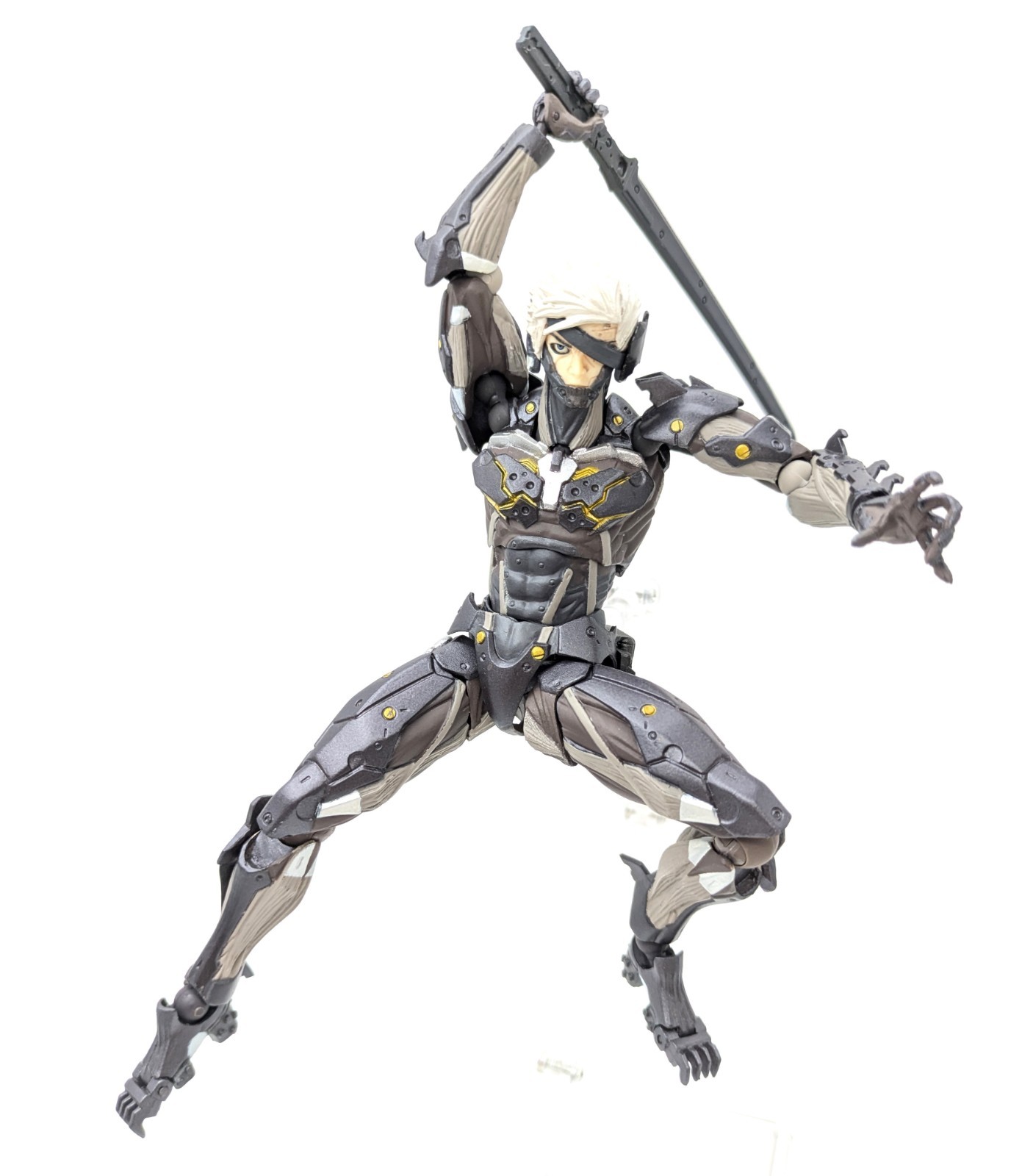 Revoltech Yamaguchi No.140 Metal Gear Rising Revengence Raiden Kaiyodo No box