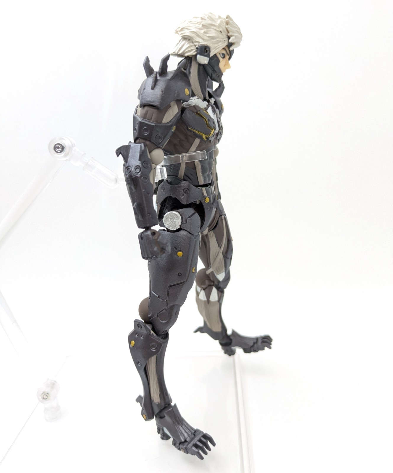 Revoltech Yamaguchi No.140 Metal Gear Rising Revengence Raiden Kaiyodo No box