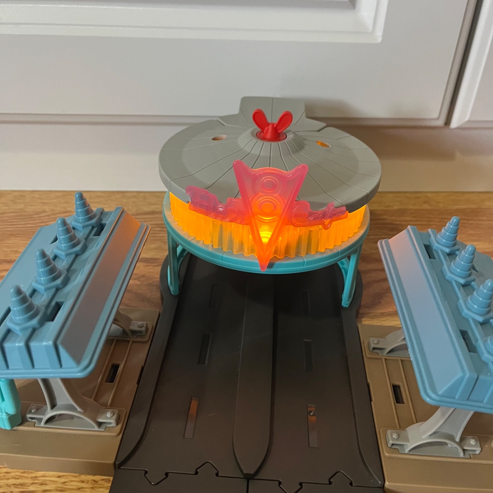 Disney Pixar Cars On The Road Radiator Springs Tour Town Playset PLEASE READ