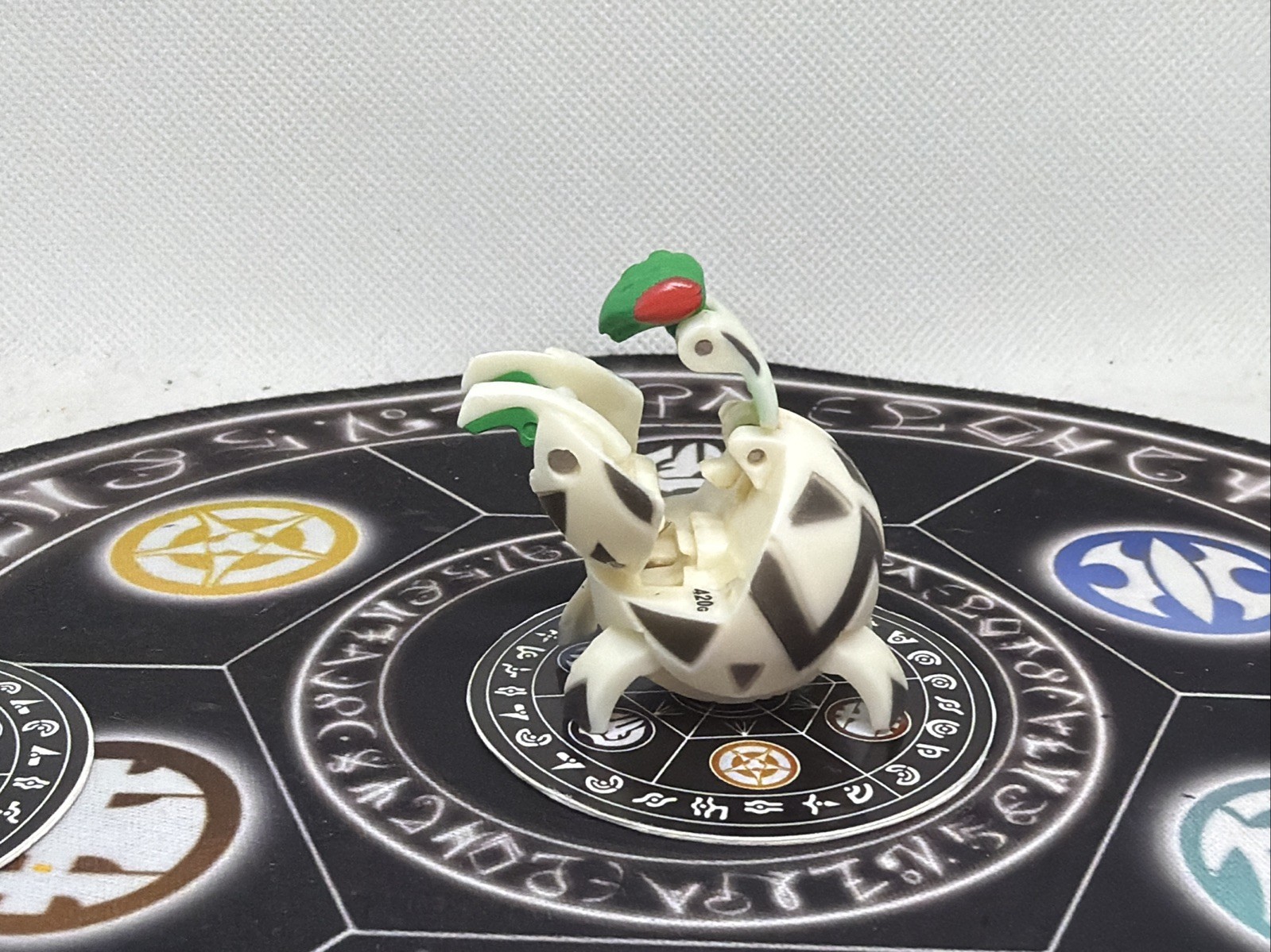 Bakugan Battle Brawlers B1 Darkus Mantris Pearl Japan Import VHTF