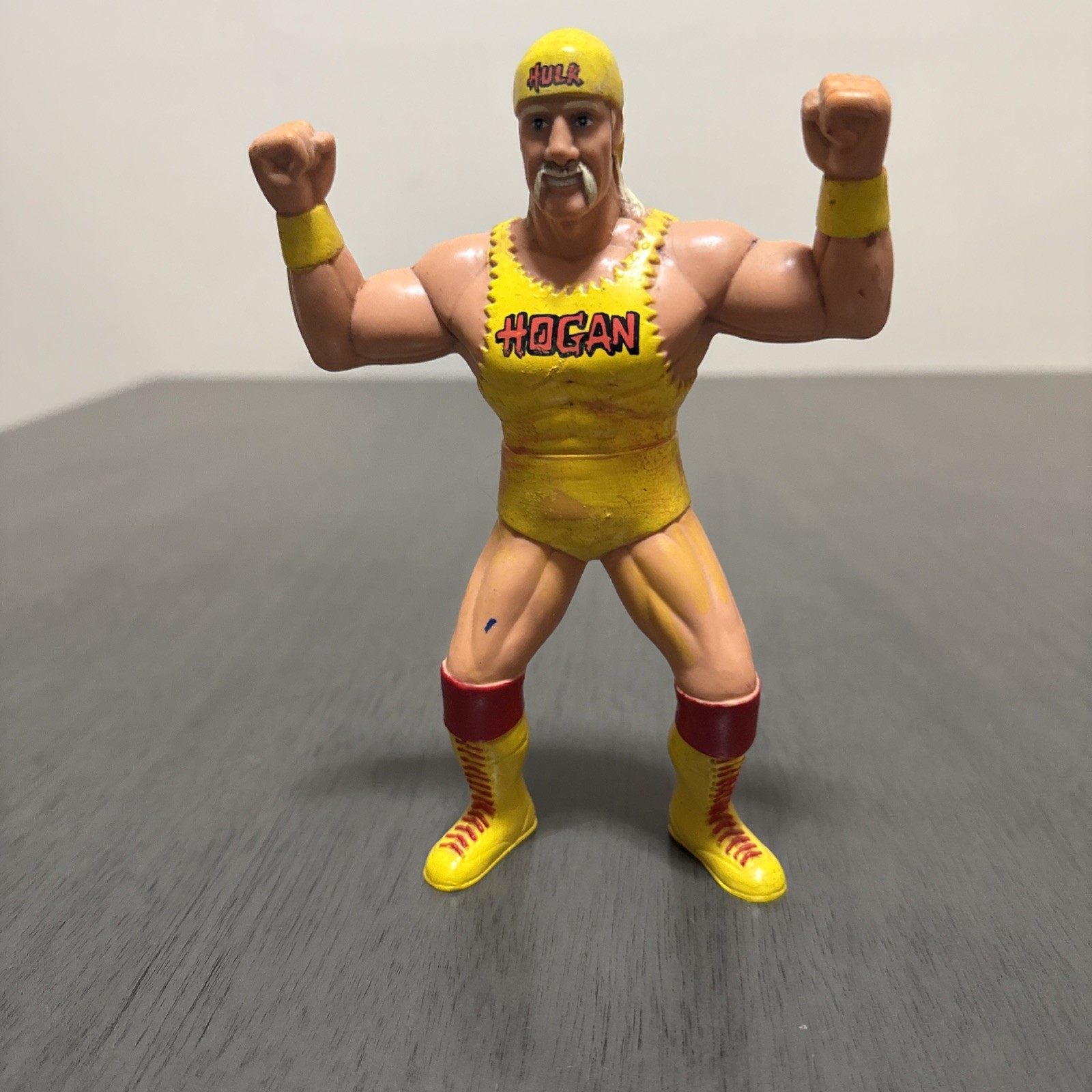 Vintage WCW Action Figure Hulk Hogan 1994 OSFTM WWE Heavy Wear
