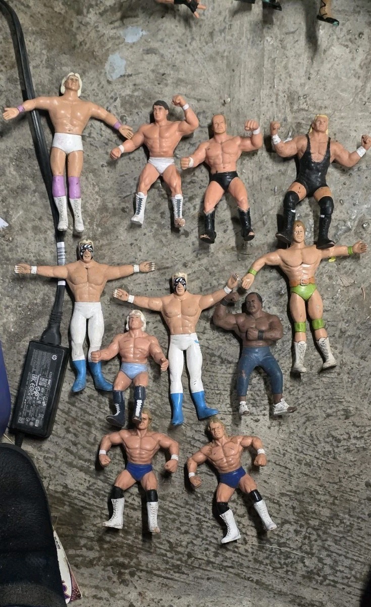 Lot Of (12) WCW 1990 Galoob And Bendies Vintage Wrestling Action Figures Worn