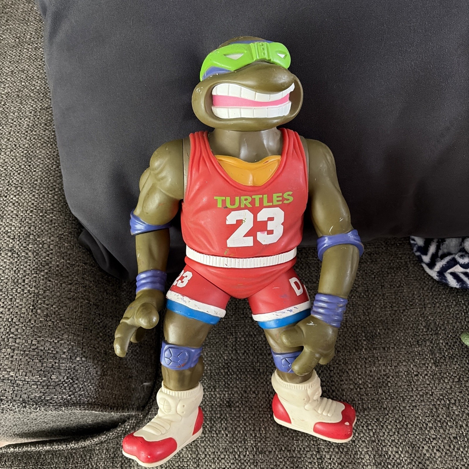 Donatello Vintage 1992 13″ Ninja Turtles Giant Slam Dunkin #23 Basketball Figure
