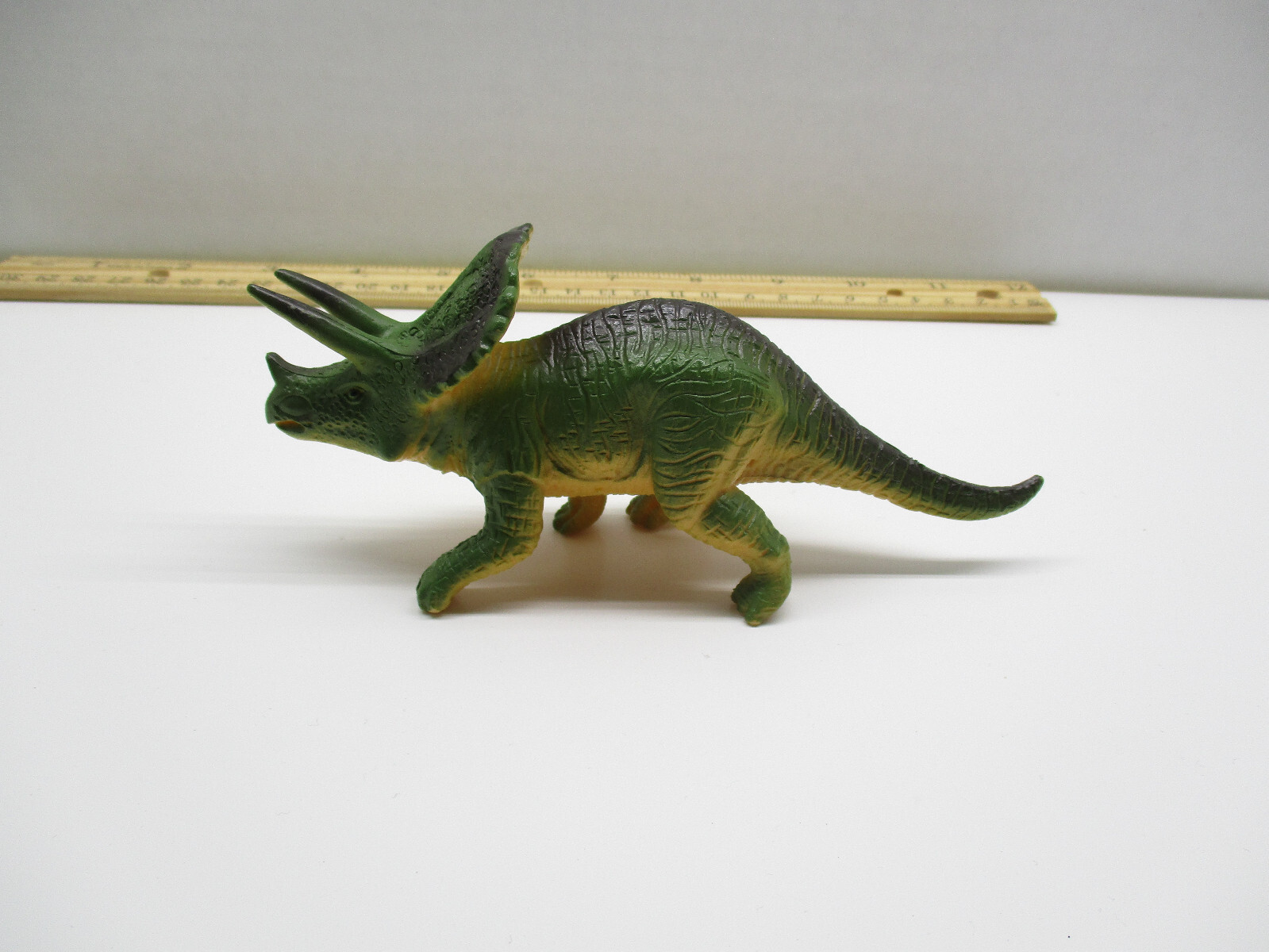 1999 Animal Planet Green Triceratops Dinosaur Jurassic Dino Figure