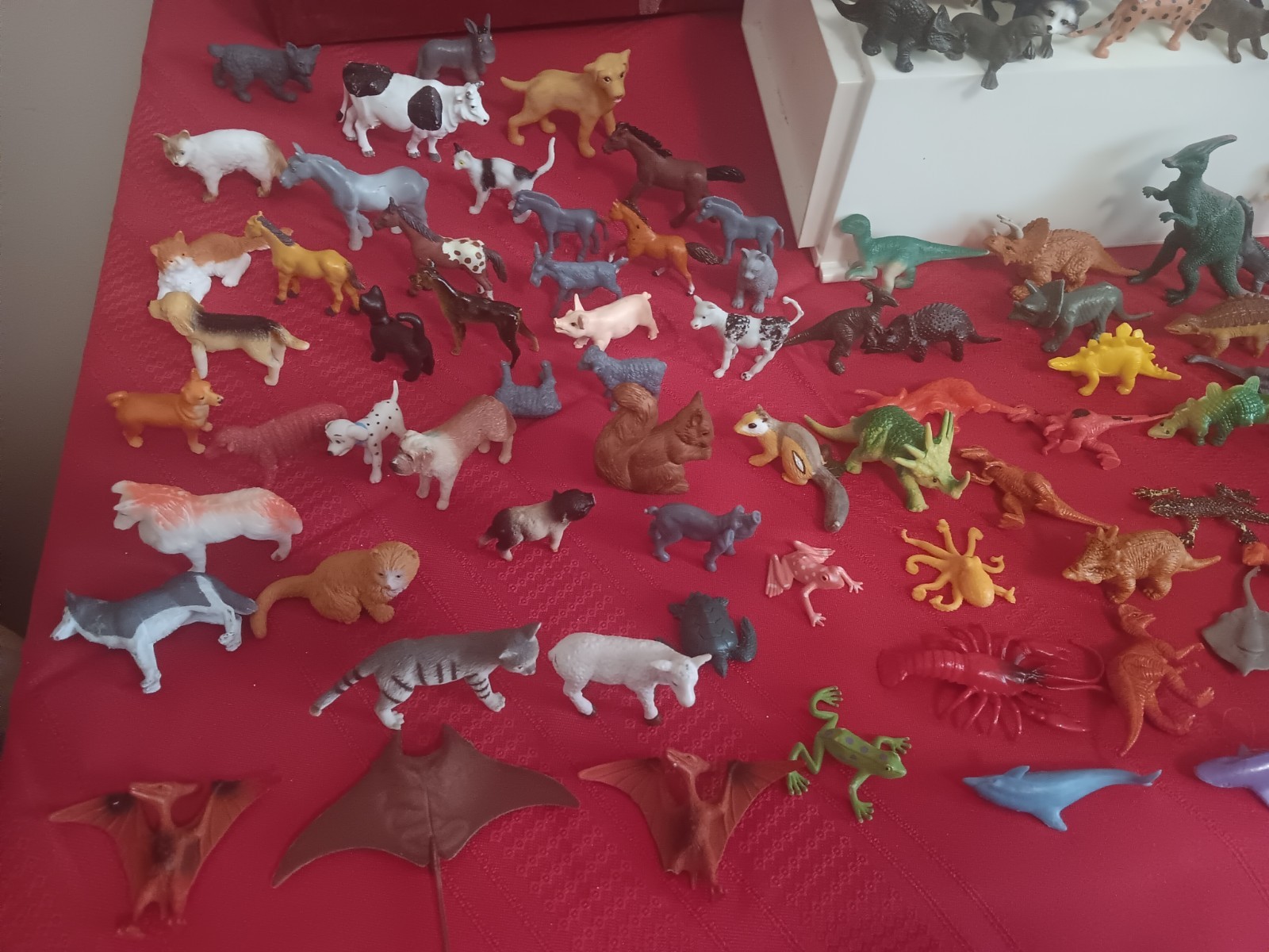 SMALL ANIMAL LOT OF 180 JUNGLE SEA DINOSAURS ZOO REPTILES FARM HARD PLASTIC TOYS