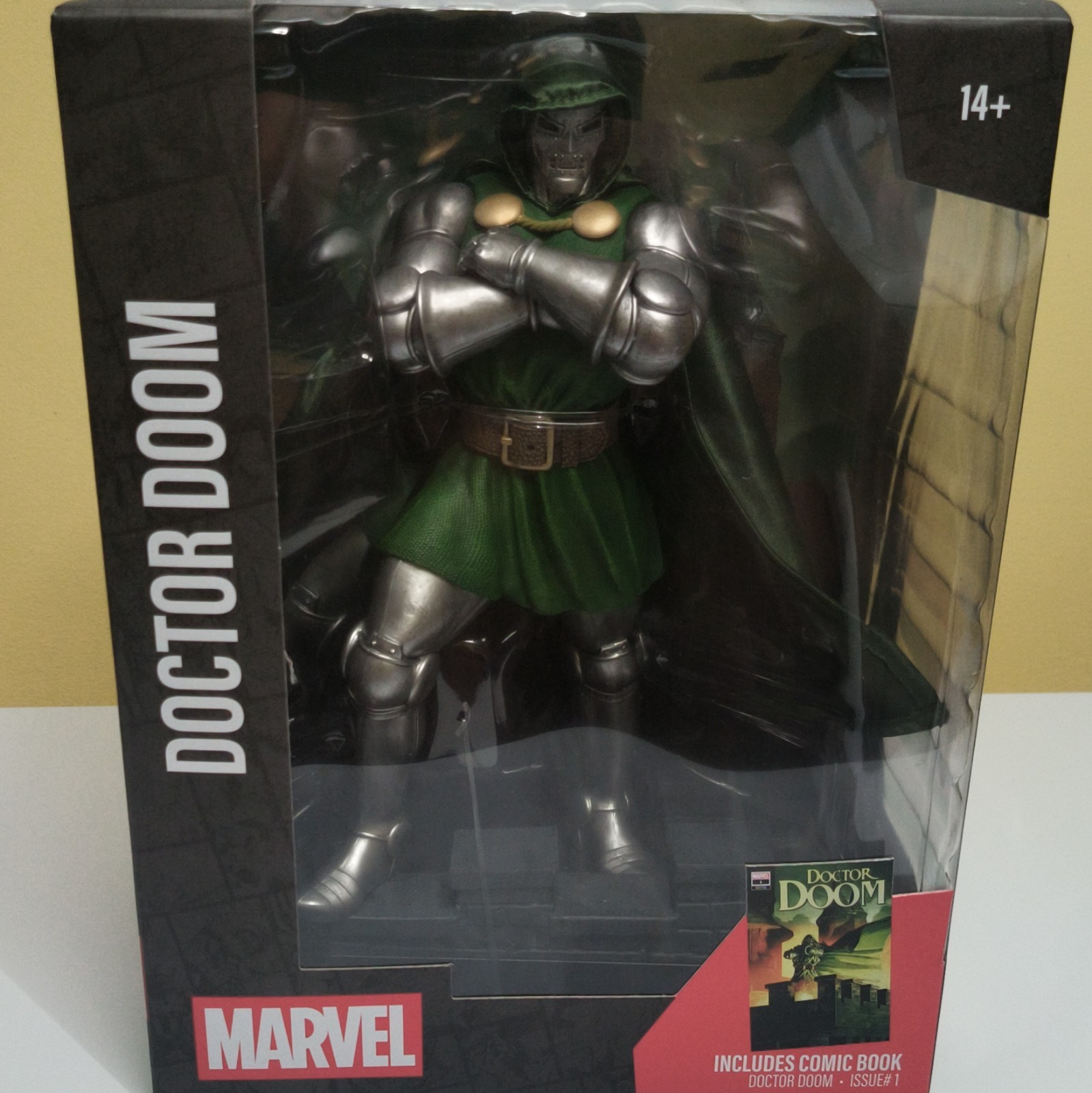 McFarlane Toys Marvel Doctor Doom 1:6 Marvel Collection WV7 Boxed w/ Comic 14+