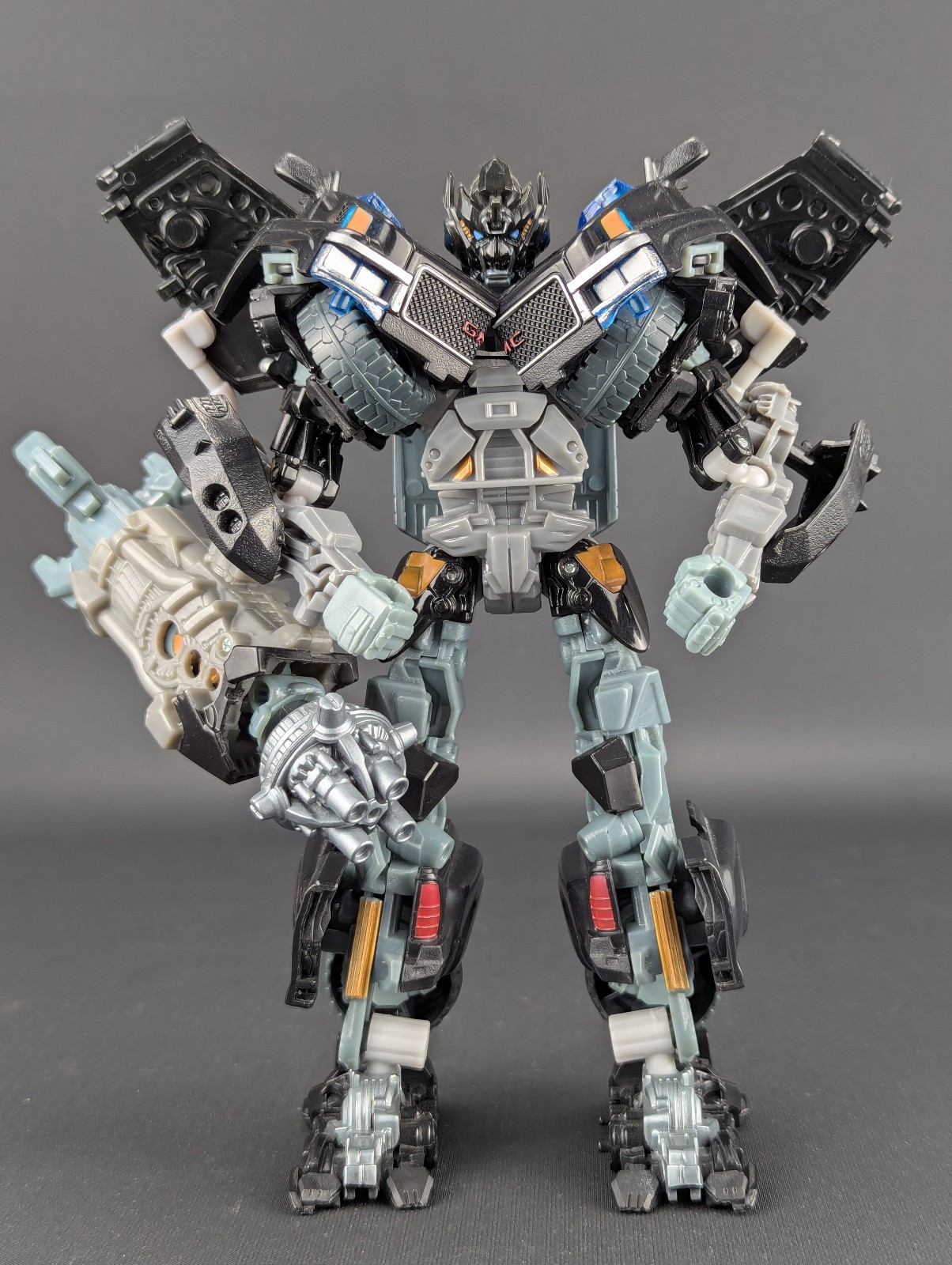 Transformers Dark of the Moon Ironhide complete Hasbro DOTM Voyager 2011