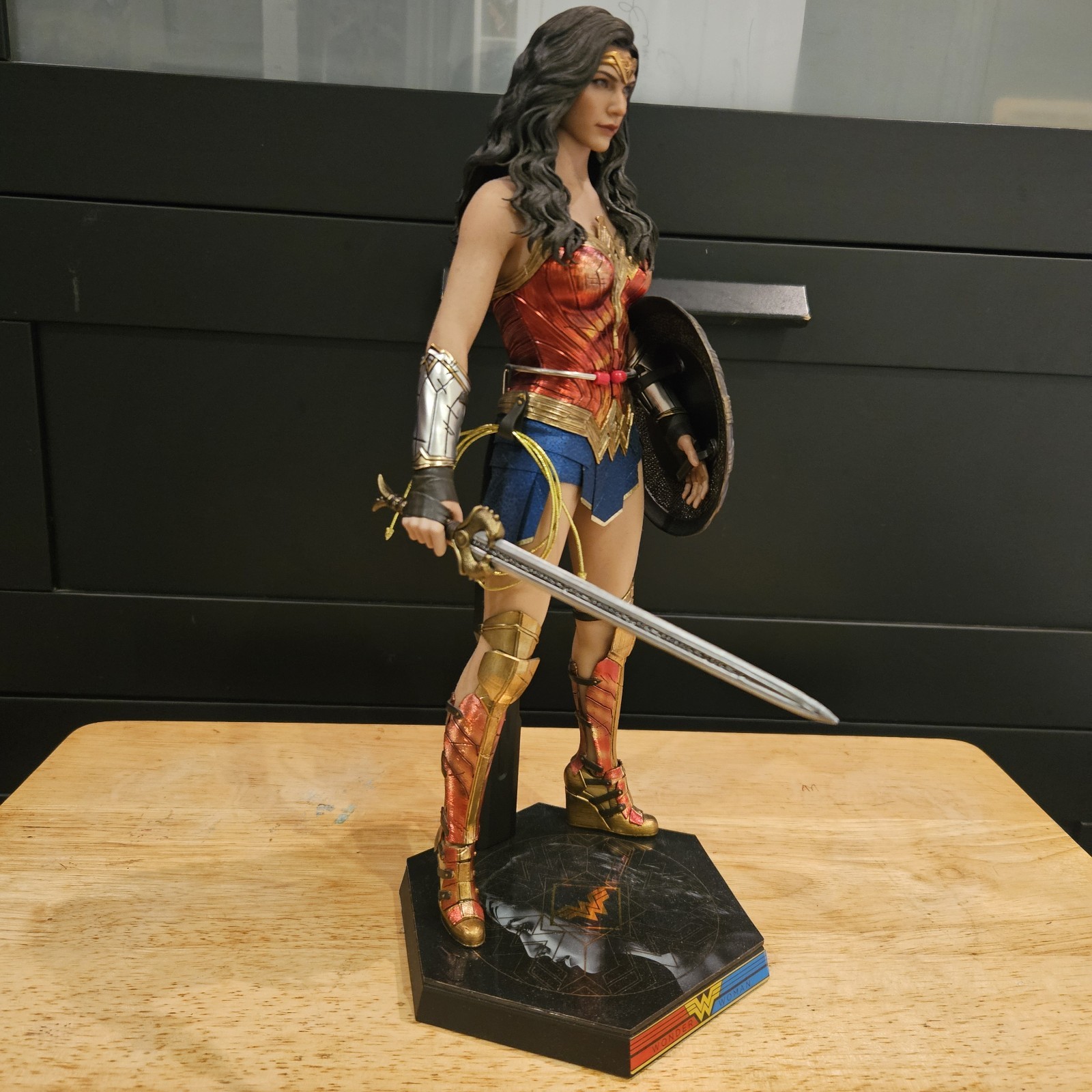 Wonder Woman 1984 Diana Prince 1/6 Figure Hot Toys + Godkiller Sword And More